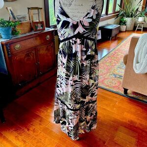 NWT CeCe dress size 6. Maxi dress in a black tropical.